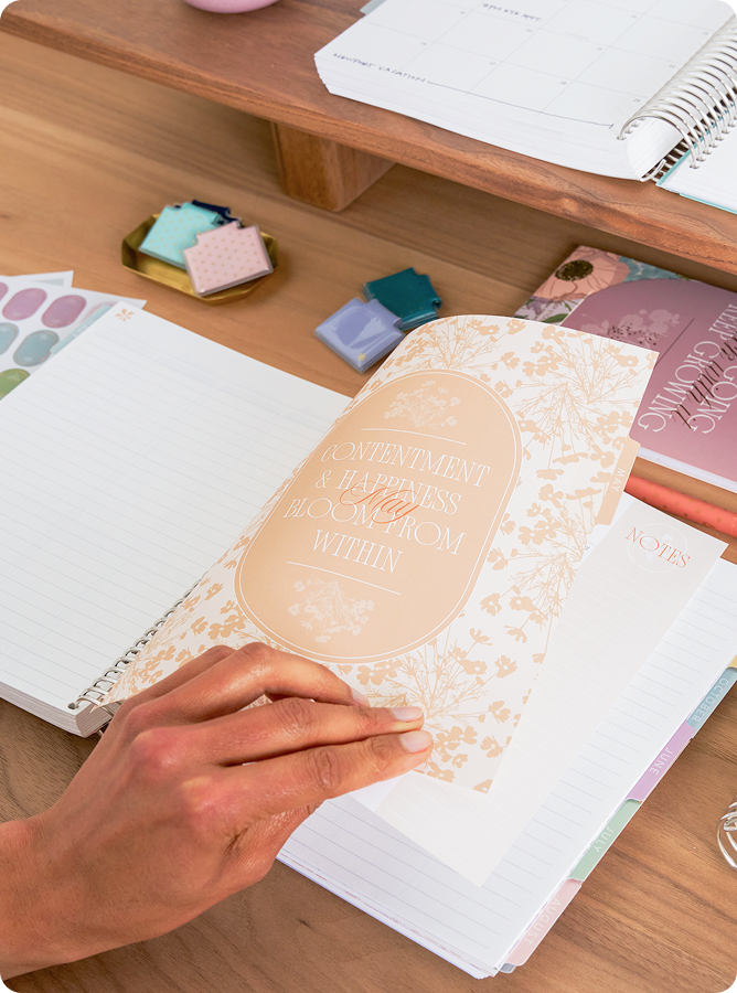 person flipping through coiled lifeplanner featuring Bouquet design.